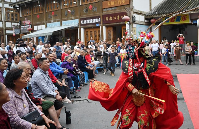ชาวจีนทั่วประเทศท่องเที่ยวช่วงวันหยุดเทศกาลตวนอู่