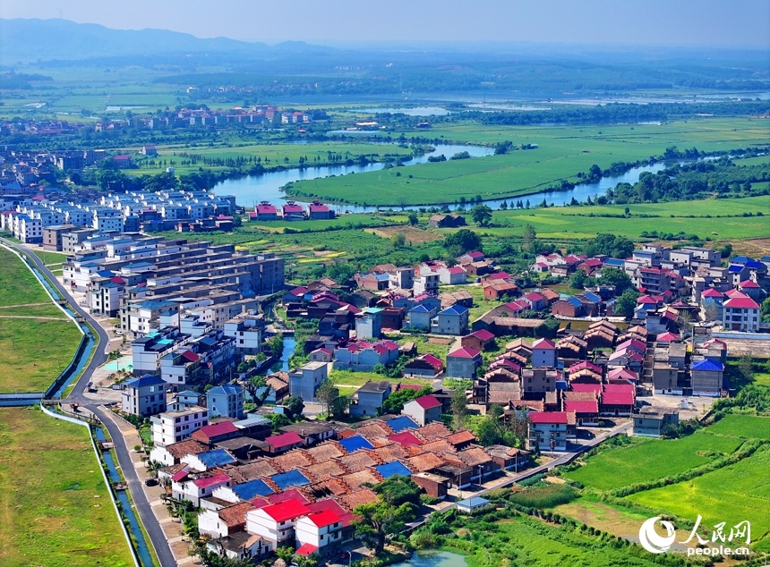 ทัศนียภาพชนบทที่สวยงามกลมกลืนกับธรรมชาติในมณฑลเจียงซี ทางตะวันออกของจีน