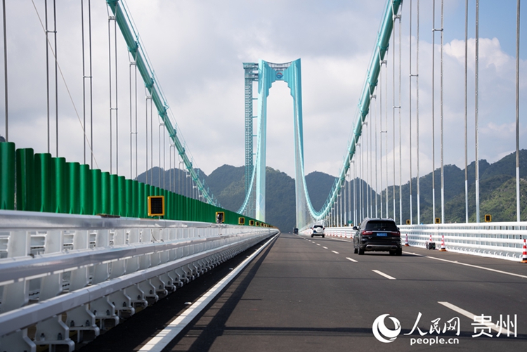 สะพานที่เชื่อมต่อ: หน้าต่างสู่การพัฒนาของจีน
