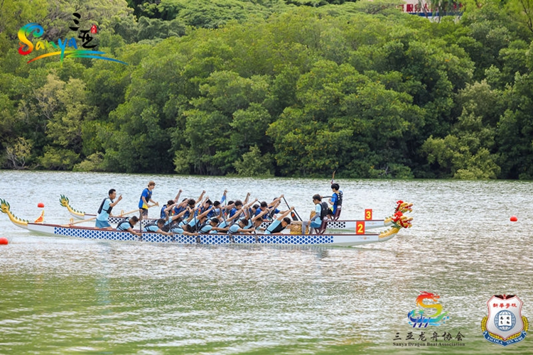 เมืองซานย่าจัดการแข่งขันเรือมังกร