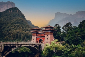 การประชุมส่งเสริมการท่องเที่ยวภูเขาไท่หางเหอหนานเปิดฉากขึ้นที่เมืองซินเซียง