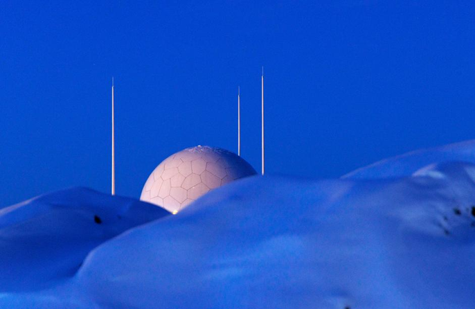 วิศวกรดูแลรักษาระบบรับข้อมูลดาวเทียมในภาคตะวันออกเฉียงเหนือของจีน