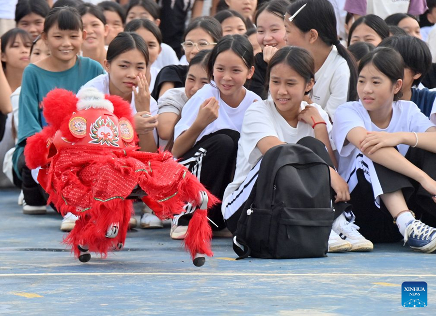 เปิดเทอมใหม่! นักเรียนประถมและมัธยมศึกษาในเมืองเหิงโจวของจีนกลับสู่รั้วโรงเรียน