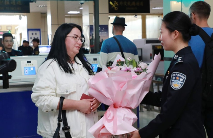 จำนวนการเดินทางข้ามแดนผ่านด่านเฮยเหอแตะ 1 ล้านครั้งนับตั้งแต่ต้นปี 2569